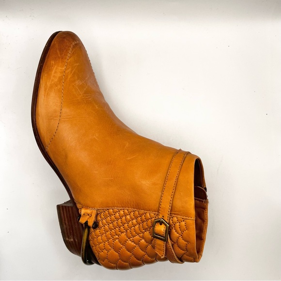 SAM EDELMAN CAMEL BOOTIE - Picture 15 of 17